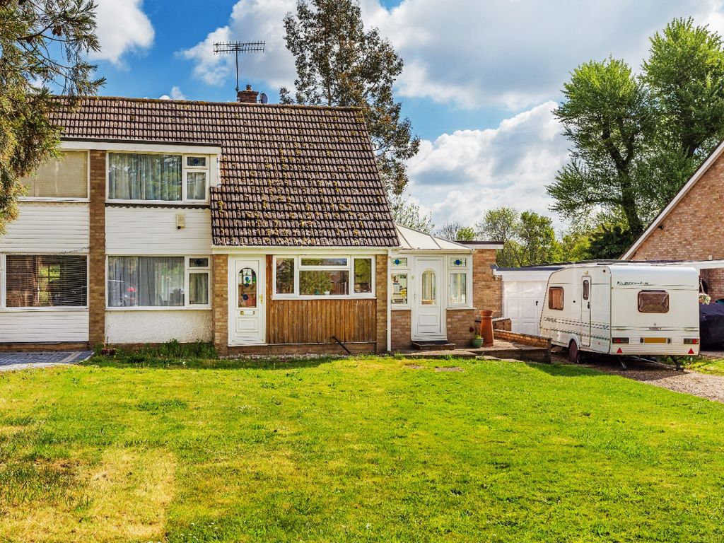 4 bed semidetached house for sale in Langsmead, Blindley Heath