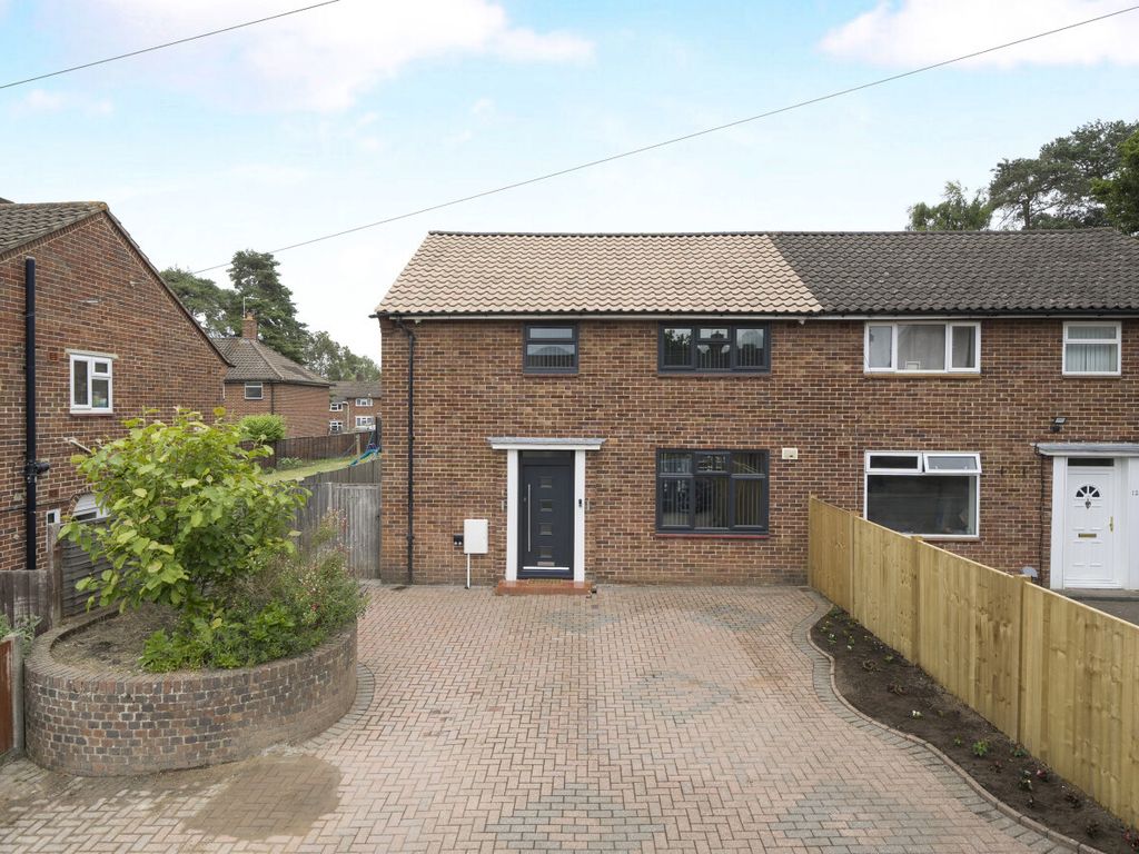 3 bed semidetached house for sale in Woking, Surrey GU21, £550,000