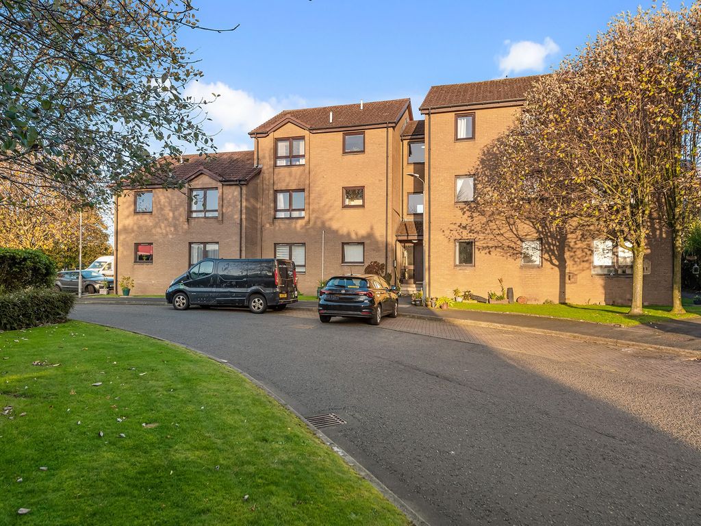 2 bed flat for sale in Middlemass Court, Falkirk FK2, £75,000 Zoopla