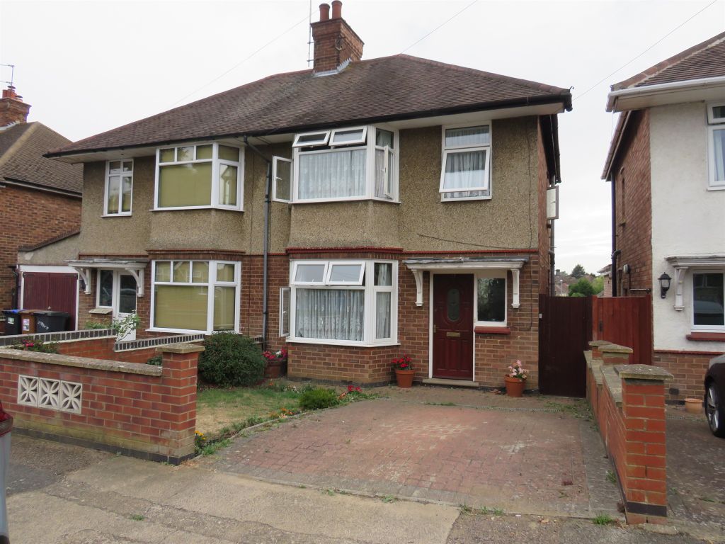 3 bed semidetached house for sale in Trevor Crescent, Northampton NN5