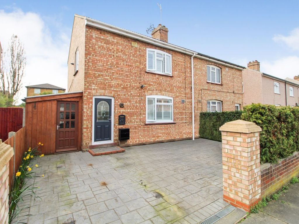 3 bed semidetached house for sale in Dents Road, Bedford MK42 Zoopla