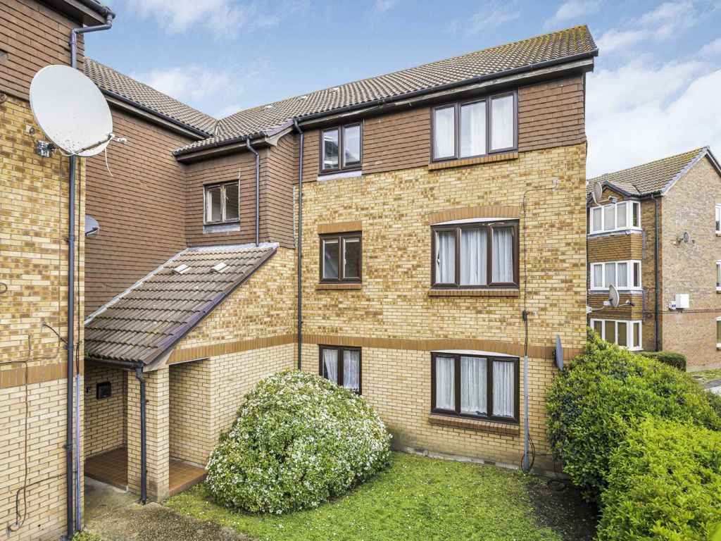 2 bed flat for sale in Shelley Way, London SW19 - Zoopla