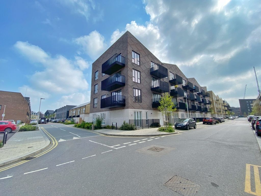 2 bed flat to rent in Corys Road, Rochester ME1 Zoopla