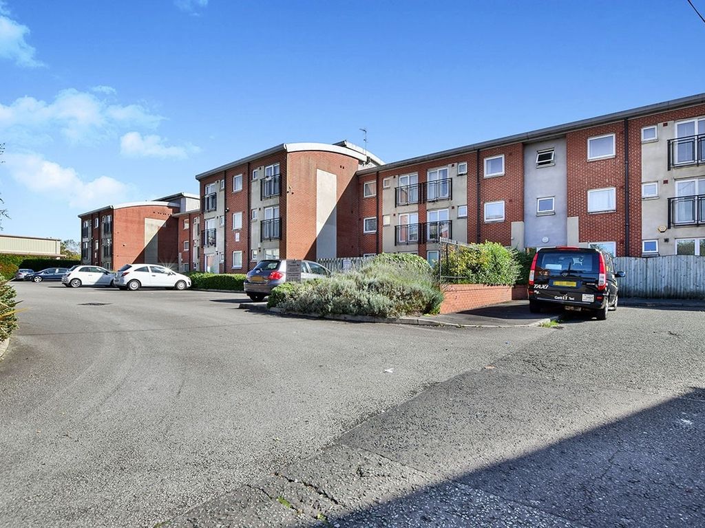 2 bed flat to rent in Chester Road, Stretford, Manchester M32, £1,000