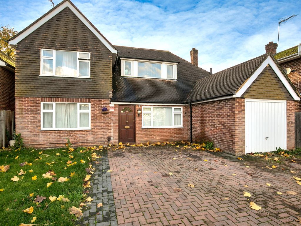 4 bed detached house for sale in Basset Close, New Haw, Addlestone KT15