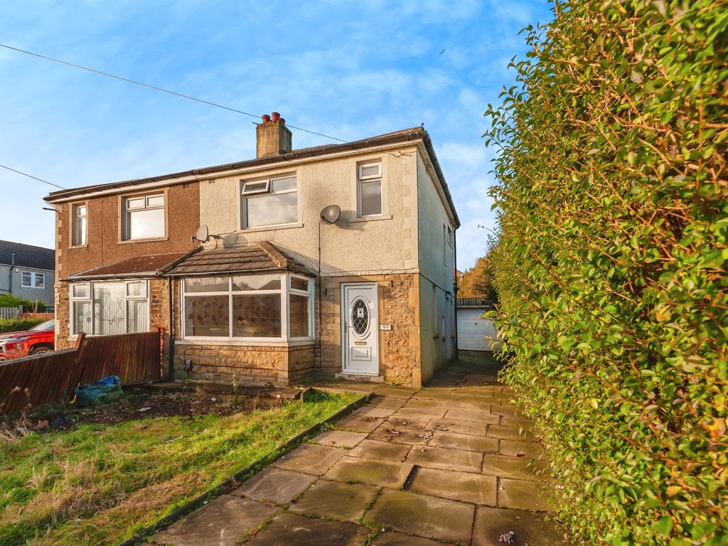 3 bed semidetached house for sale in Elmfield Drive, Bradford BD6, £