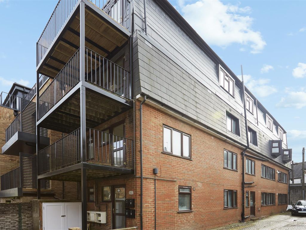 2 bed flat to rent in Kimberley Place, 12 Kimberley Place, Purley CR8