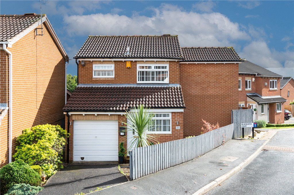 4 bed detached house for sale in Blackgates Crescent, Tingley