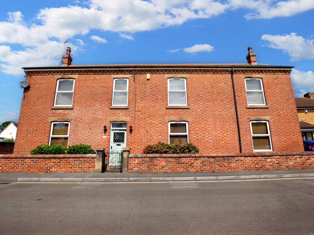 7 bed detached house for sale in Fairfield Crescent, Long Eaton
