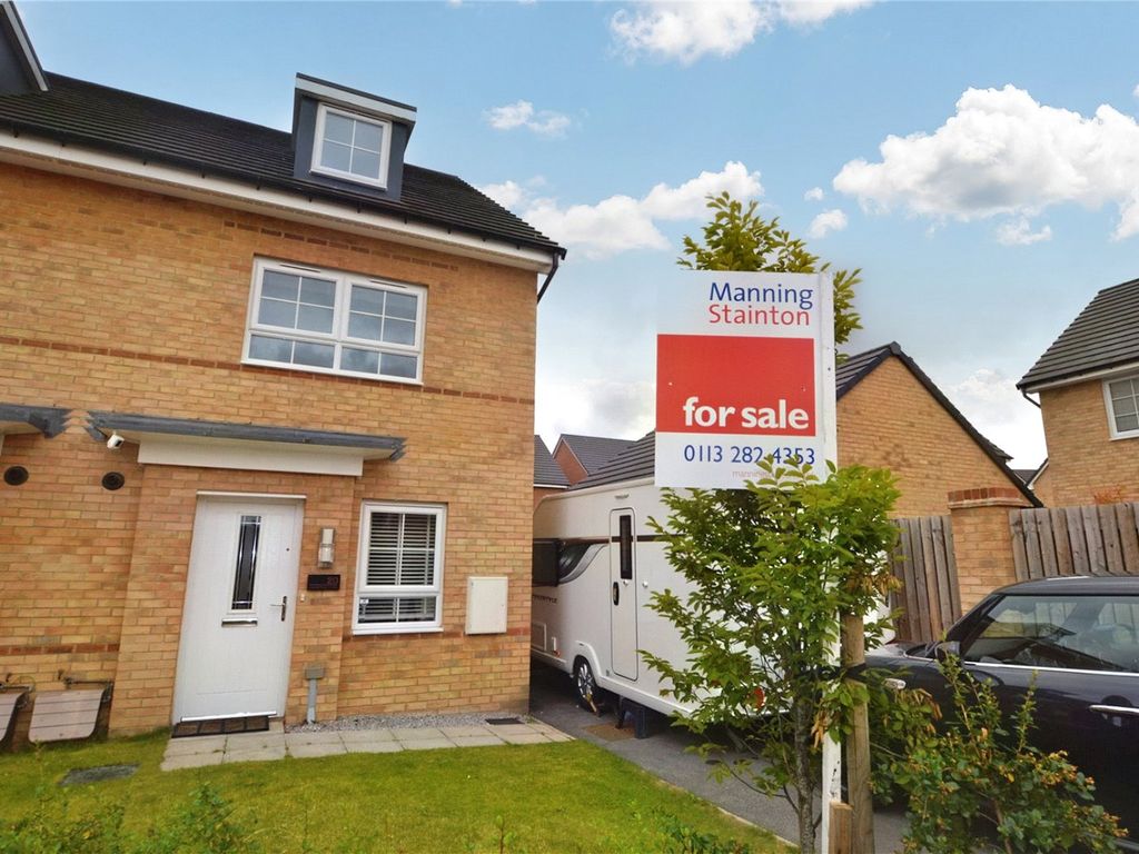 3 bed town house for sale in Waterton Close, Methley, Leeds LS26 Zoopla