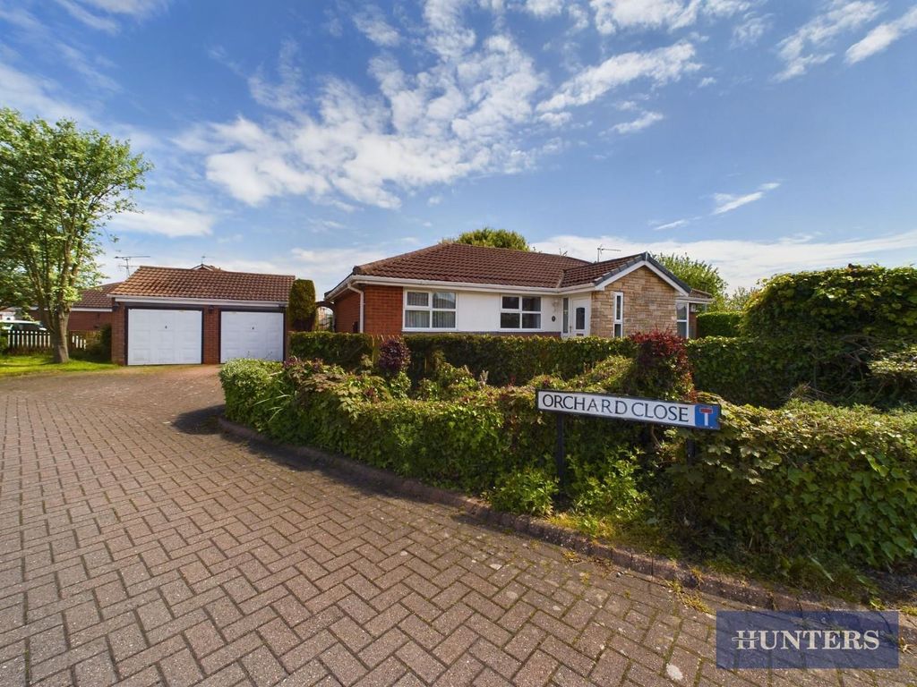 3 bed detached bungalow for sale in Orchard Close, Bridlington YO16, £