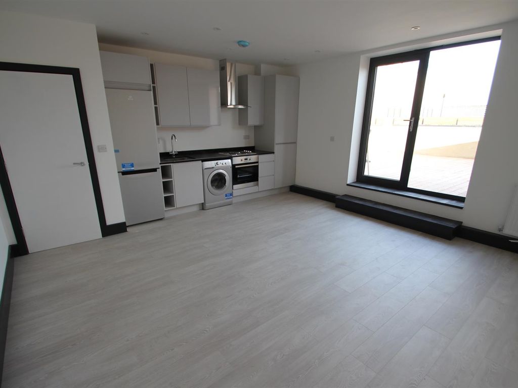 1 bed flat to rent in Molesey Road, West Molesey KT8, £1,495 pcm Zoopla