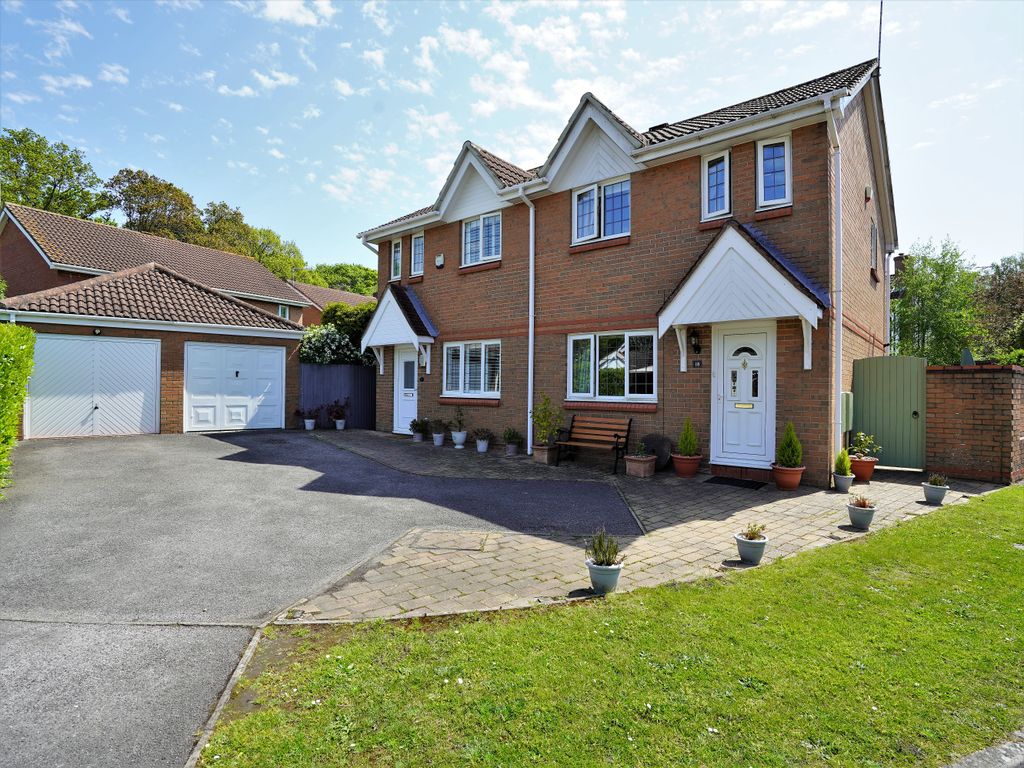 3 bed semidetached house for sale in Redwood Close, Dibden Purlieu