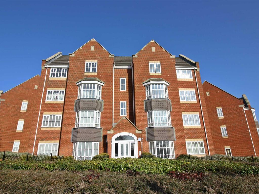 2 bed flat to rent in Knaresborough Court, Bletchley, Milton Keynes MK3