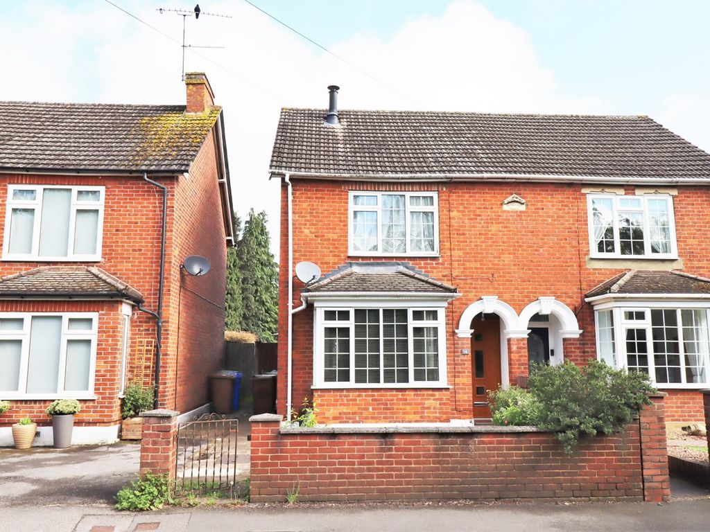 3 bed semidetached house for sale in Fleet Road, Farnborough GU14 Zoopla