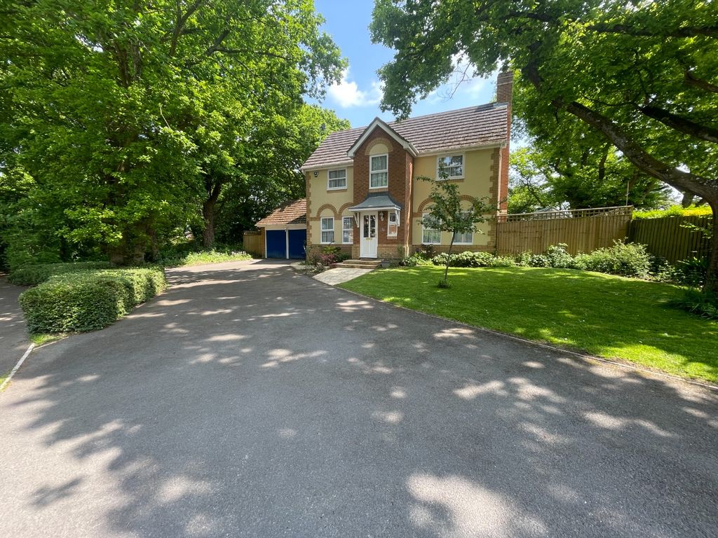 4 bed detached house for sale in Phillips Close, Woodley, Reading RG5