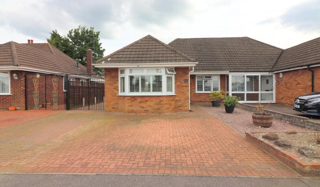 2 bed bungalow for sale in Westmorland Avenue, Luton, Bedfordshire LU3
