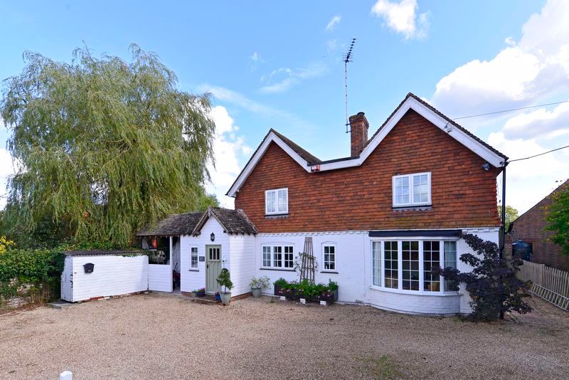 4 bed detached house for sale in Loxwood Road, Alfold Bars, Loxwood