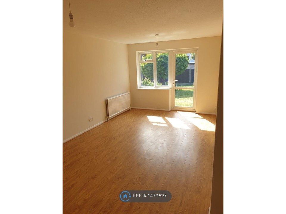 2 bed flat to rent in Southsea Avenue, LeighOnSea SS9 Zoopla