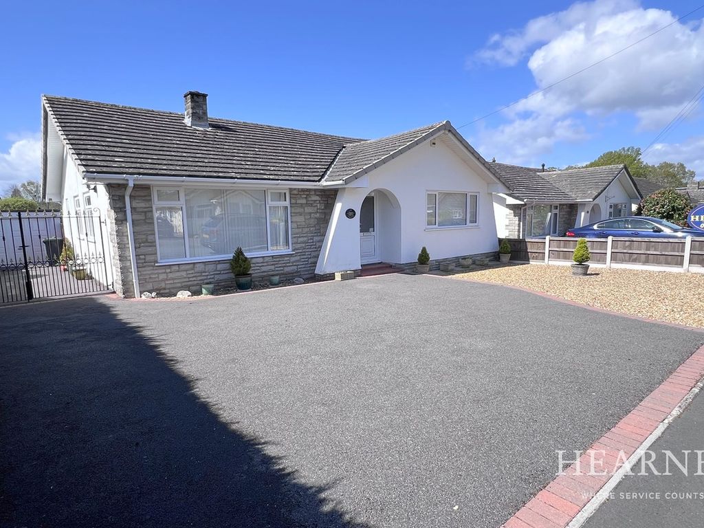 3 bed detached bungalow for sale in Victoria Gardens, Ferndown BH22, £