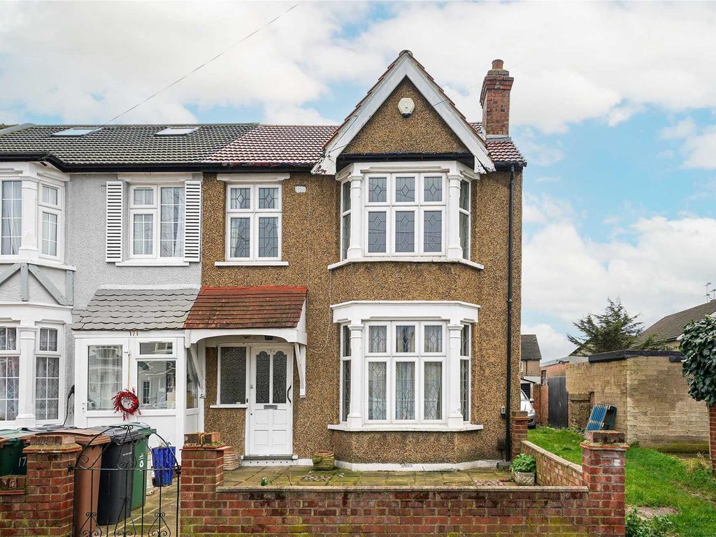 3 bed end terrace house for sale in Marmion Avenue, London E4, £525,000