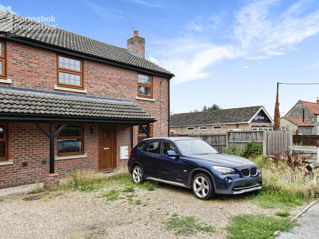 3 bed semidetached house for sale in St Johns Street, Beck Row, Bury