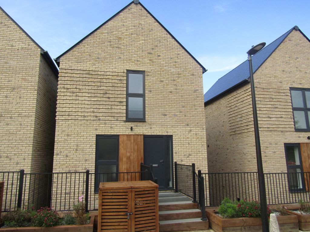 3 bed detached house to rent in Old Custom House, Main Road, Harwich