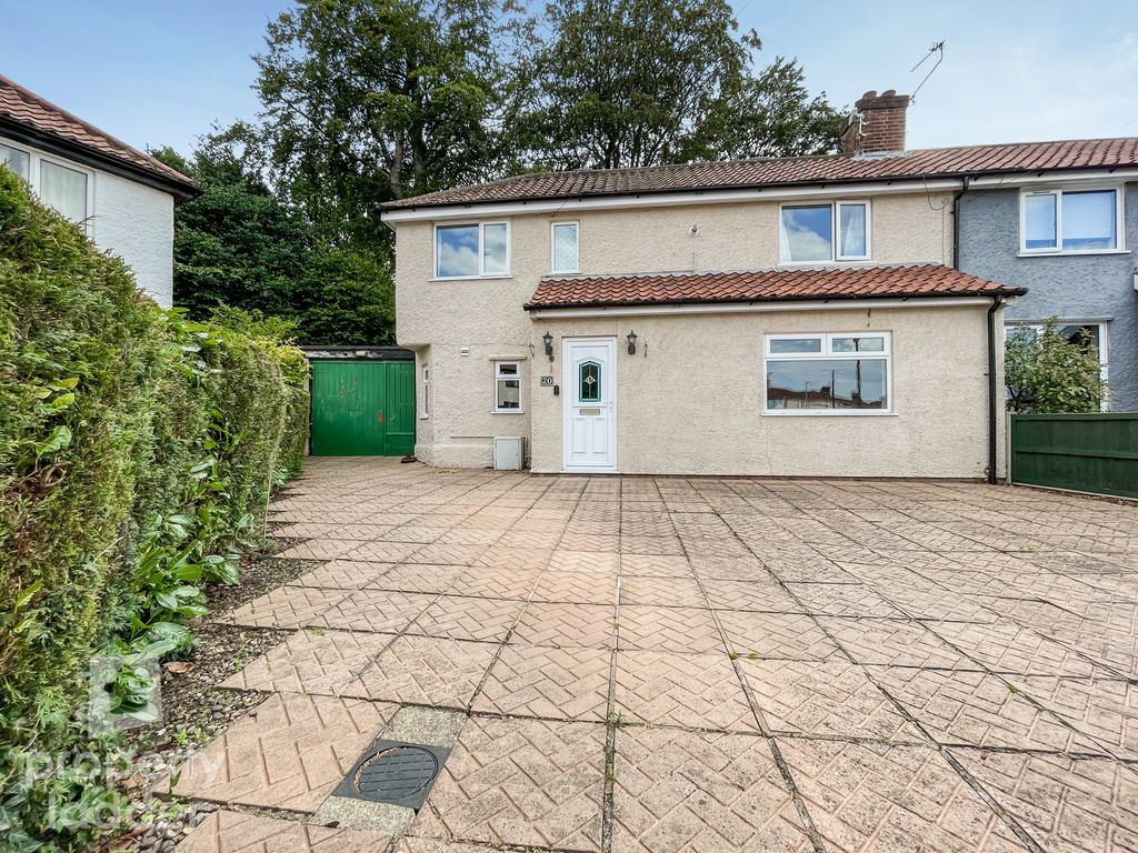 3 bed end terrace house for sale in Montcalm Road, Norwich NR1, £