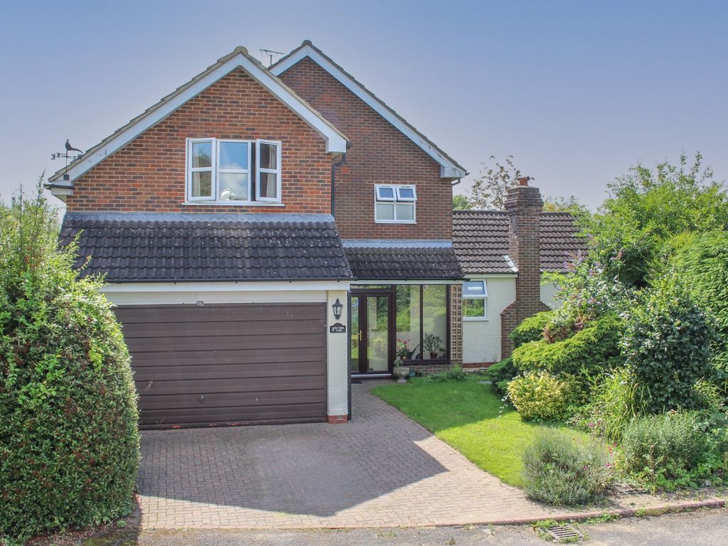 4 bed detached house for sale in Old Farm Close, Horton