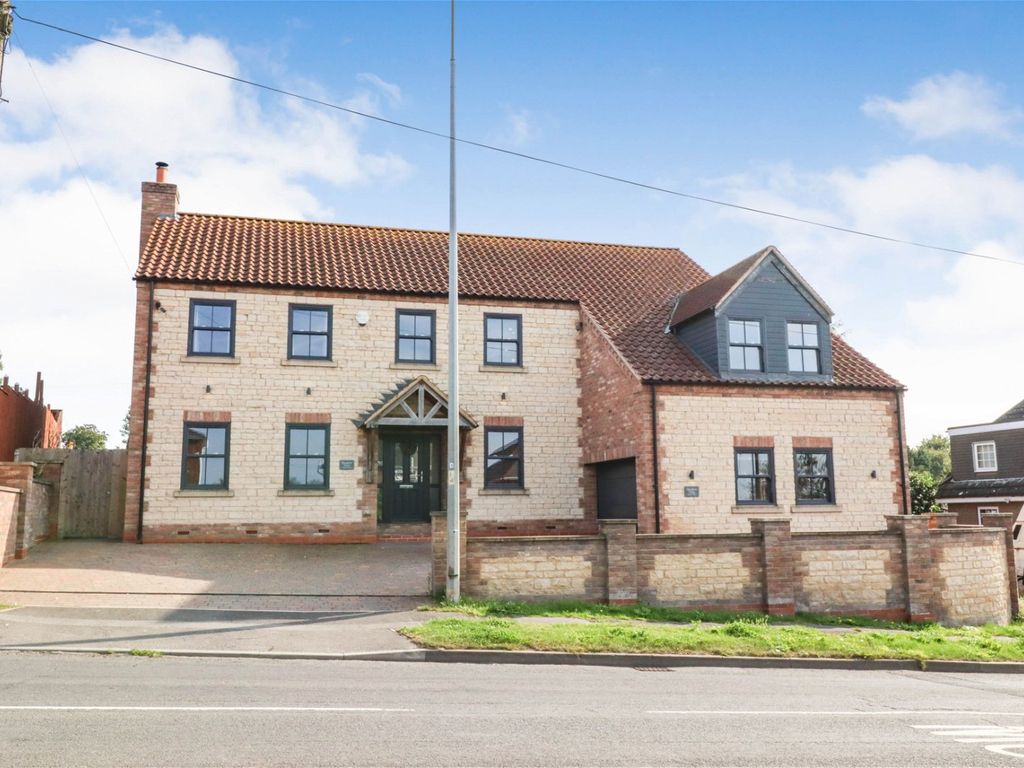 5 bed detached house for sale in Brigg Road, Wrawby, Brigg DN20, £