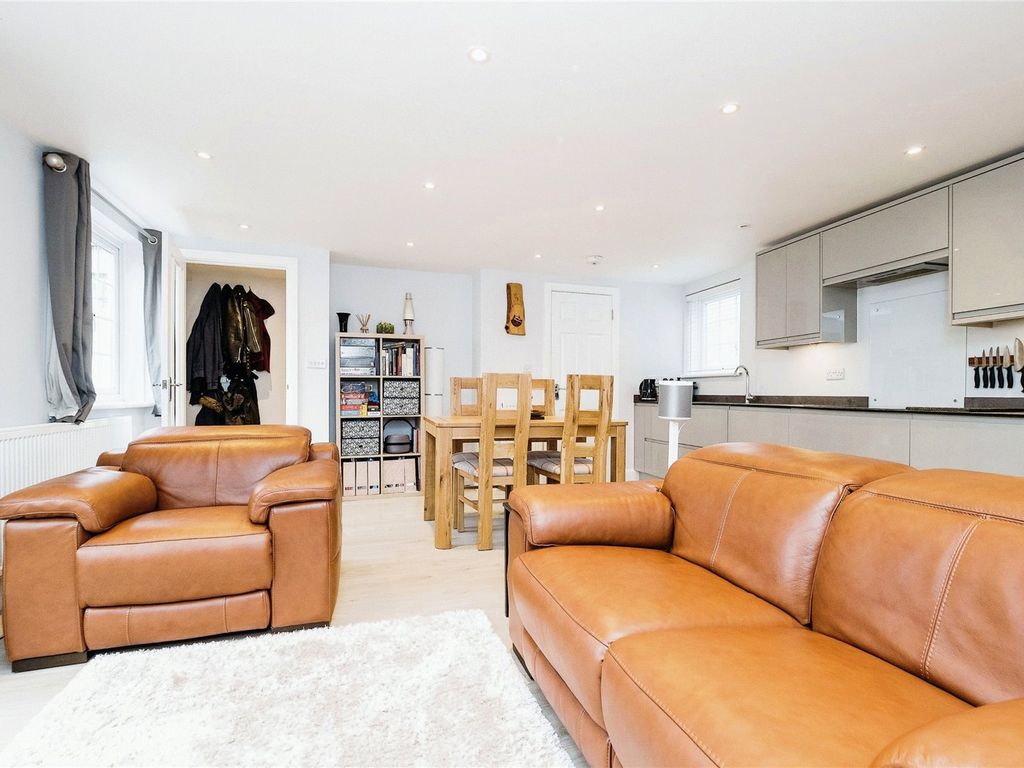2 bed end terrace house for sale in New Wanstead, Wanstead, London E11