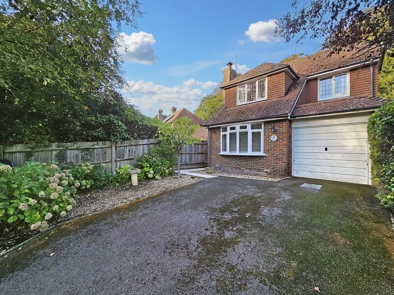 3 bed detached house to rent in Weysprings, Haslemere GU27, £1,750 pcm Zoopla