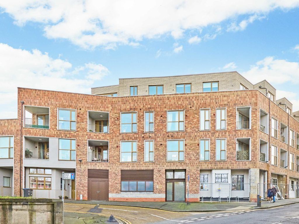 2 bed flat for sale in Streatham Road, Mitcham CR4, £500,000 Zoopla