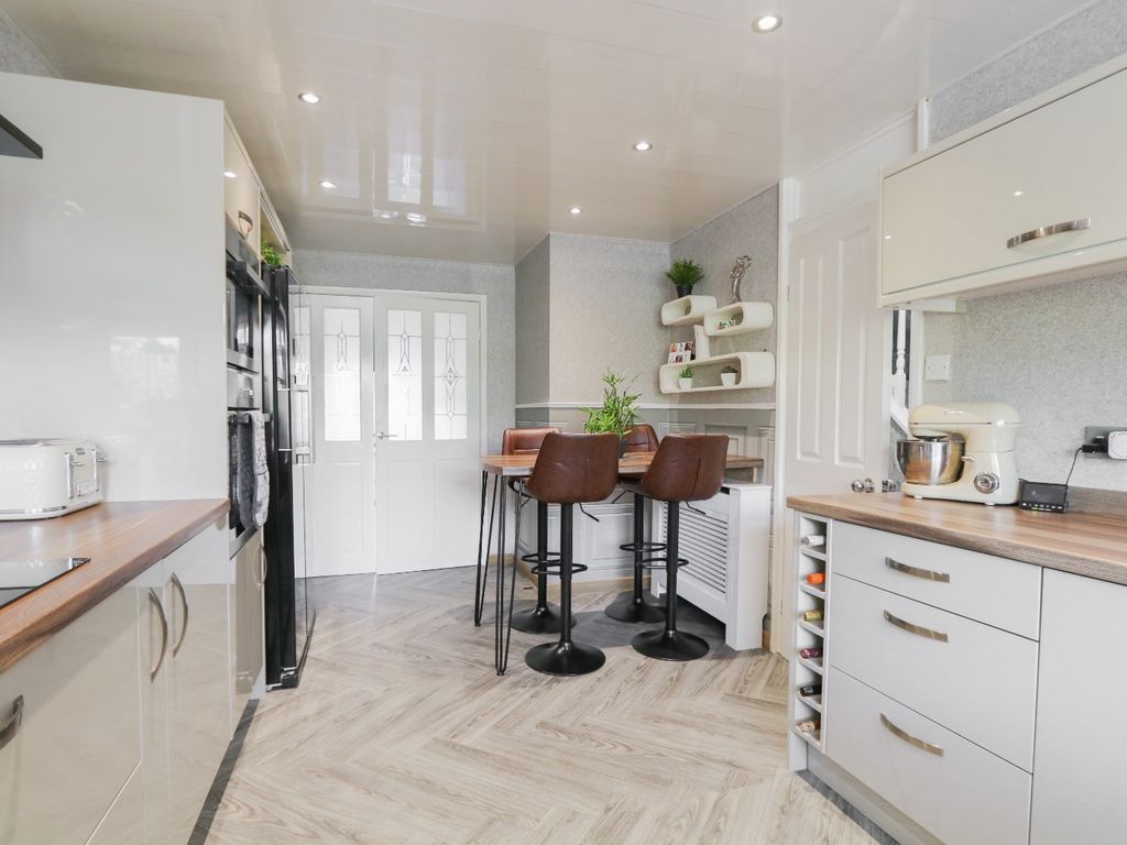 3 bed semidetached house for sale in Greenwich Avenue, Hull, East
