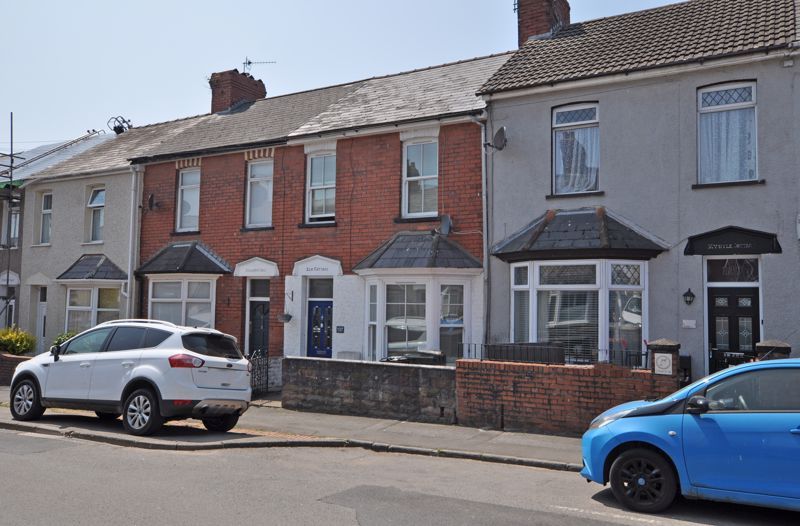 2 bed terraced house for sale in BayFronted House, Durham Road