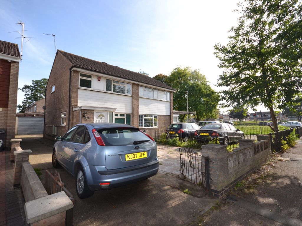 3 bed semidetached house to rent in Nicklaus Road, Leicester LE4, £