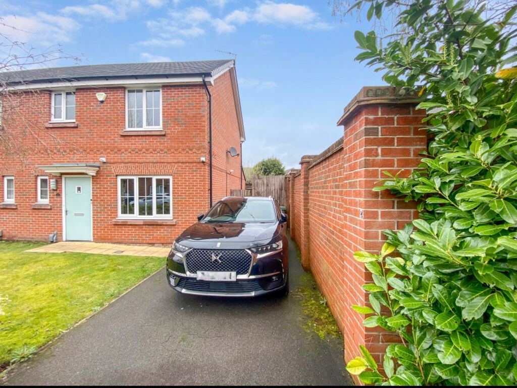 3 bed semidetached house for sale in Acorn Close, Chadderton, Oldham
