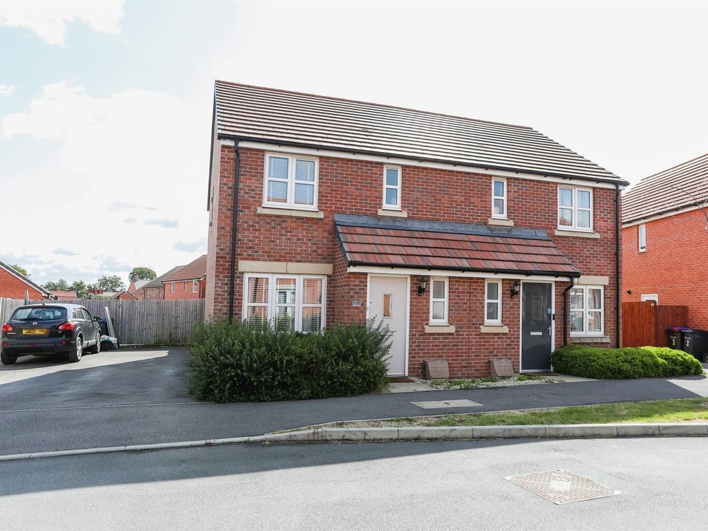 3 bed semidetached house for sale in Alford Rise, Salisbury SP2, £