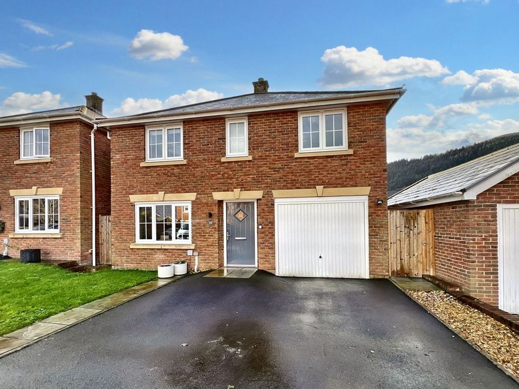 4 bed detached house for sale in Punchbowl View, Llanfoist, Abergavenny