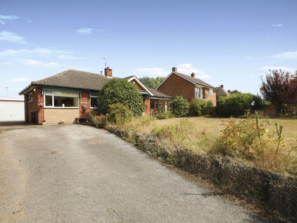 3 bed detached bungalow for sale in Forest Road, New Ollerton, Newark NG22 Zoopla