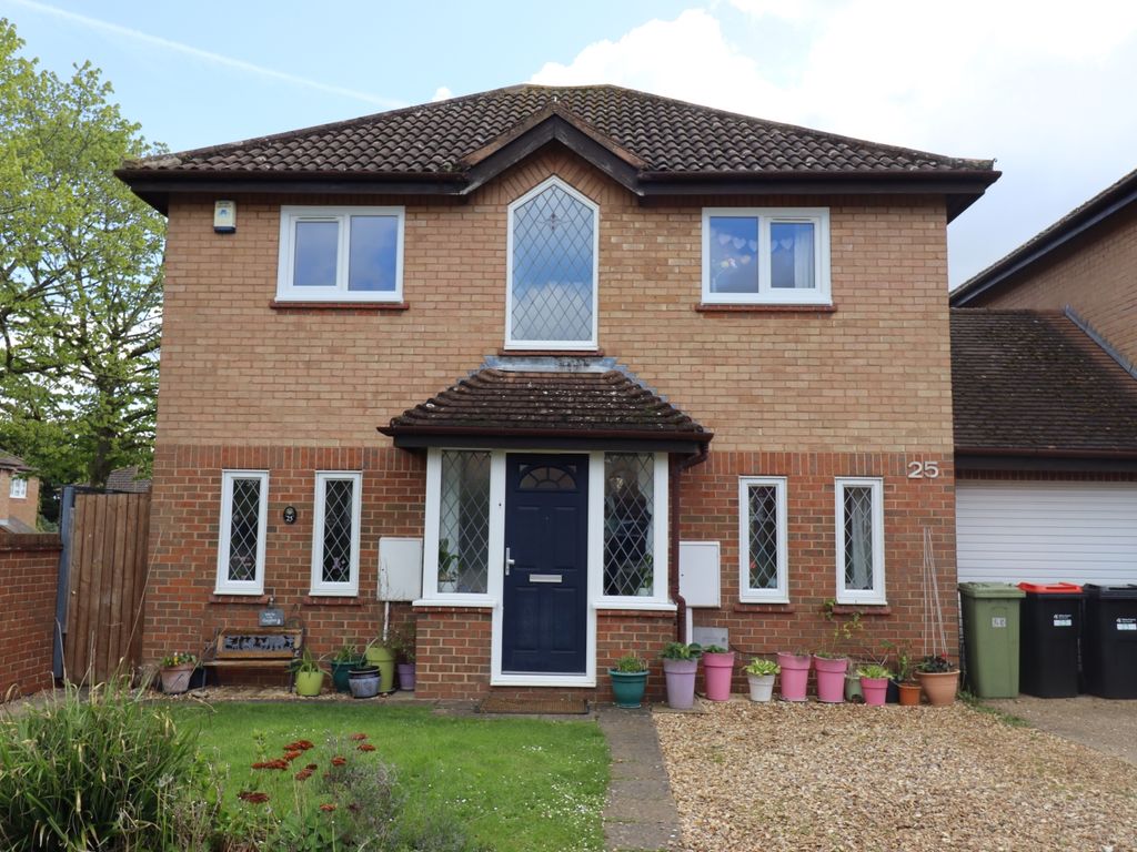 4 bed detached house to rent in Engaine Drive, Shenley Church End