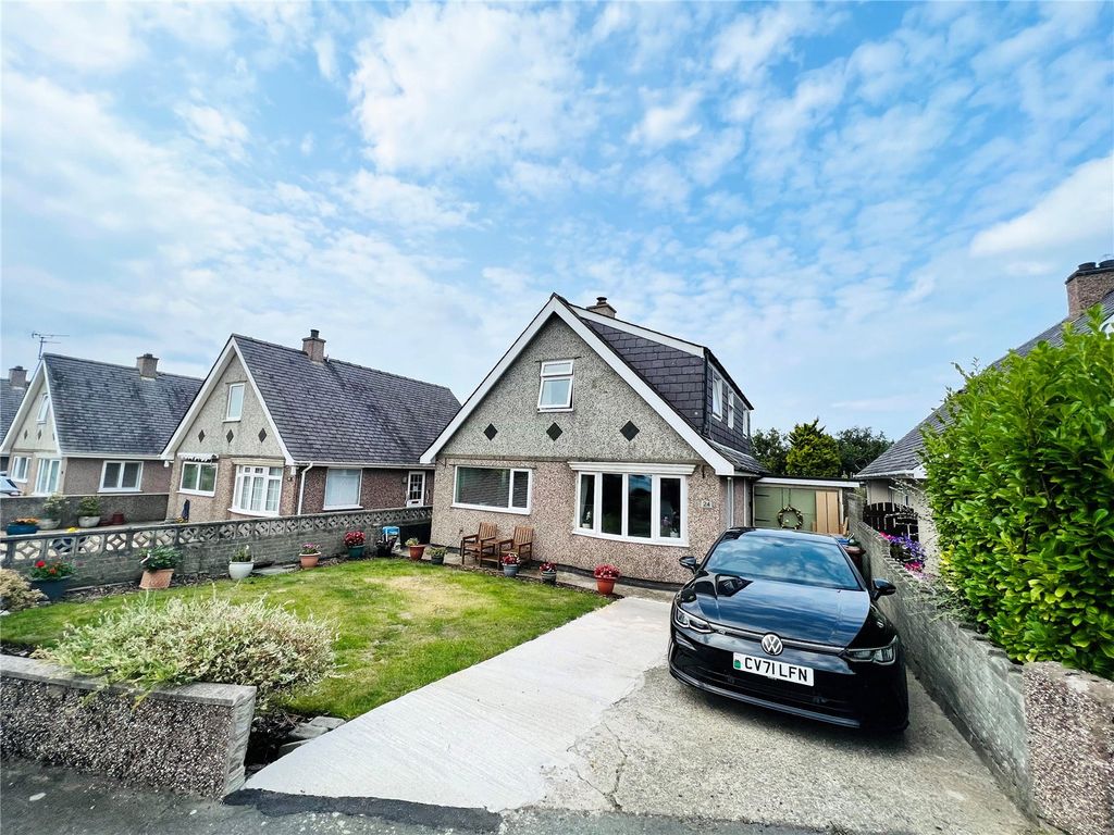 3 bed bungalow for sale in Bro Gwylwyr, Nefyn, Pwllheli, Bro Gwylwyr