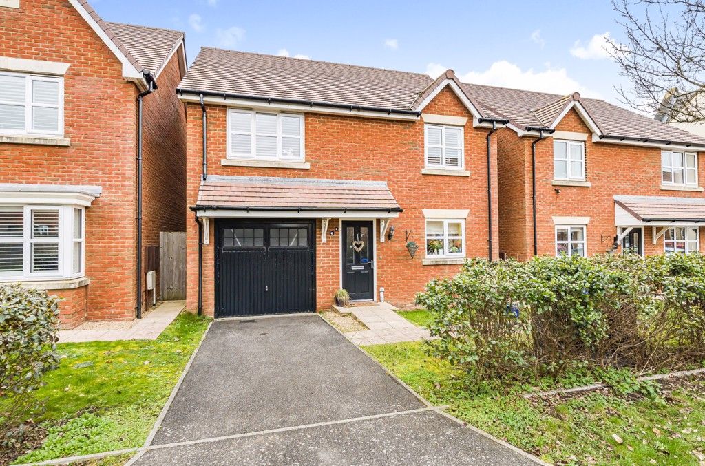 4 bed detached house for sale in Robin Road, GoringBySea, Worthing