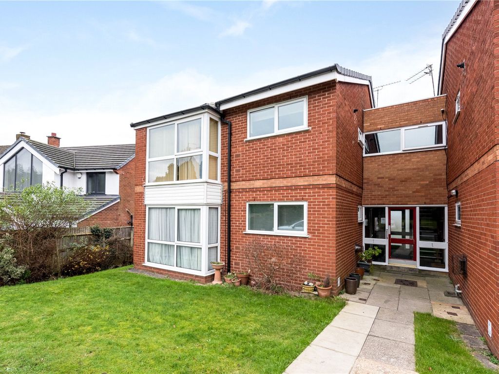 2 bed flat for sale in Penn Road, Penn, Wolverhampton, West Midlands
