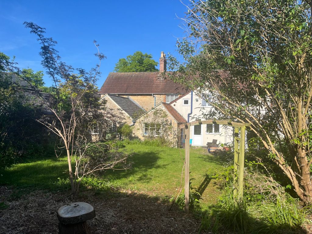 4 bed link detached house for sale in Burford Street, Lechlade