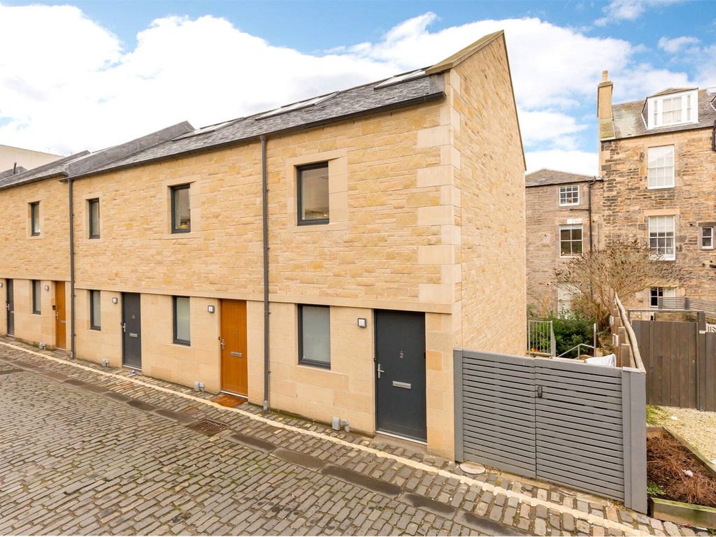 2 bed end terrace house for sale in Broughton Street Lane, New Town