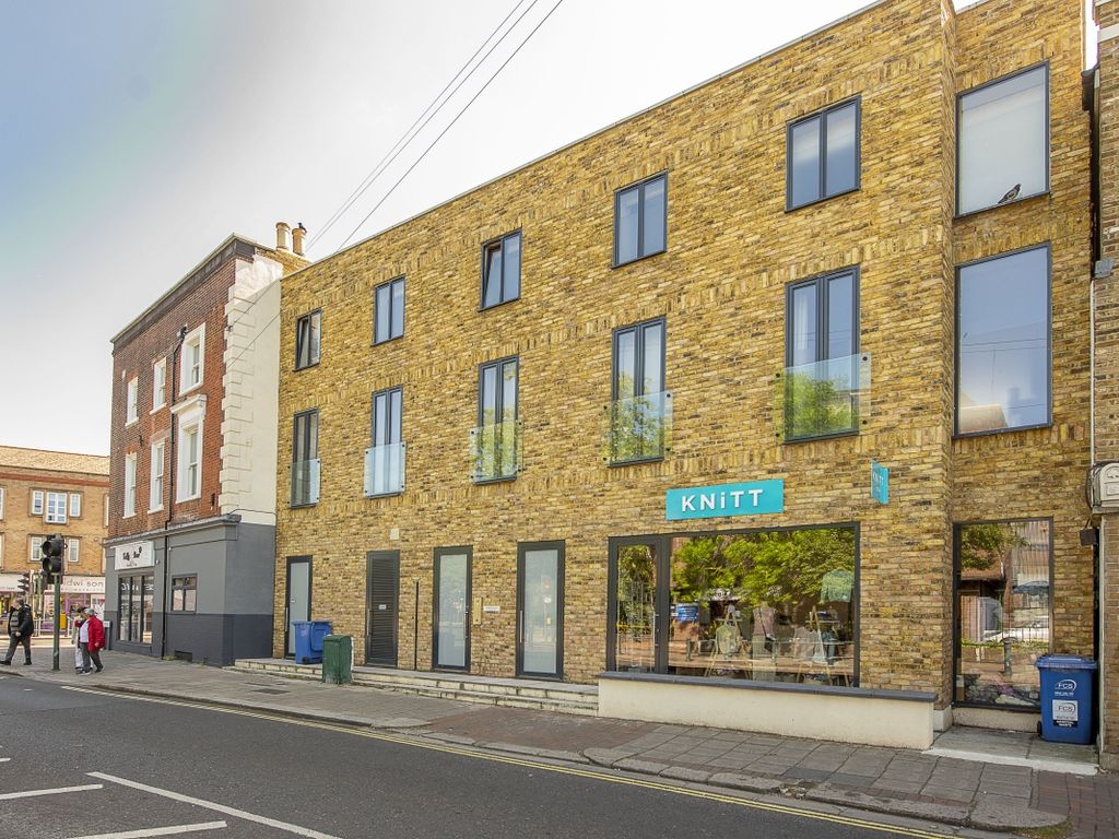 2 bed flat to rent in Queens Road, Teddington TW11 Zoopla