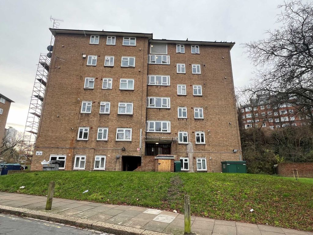 2 bed flat for sale in Belson Road, London SE18, £185,000 Zoopla