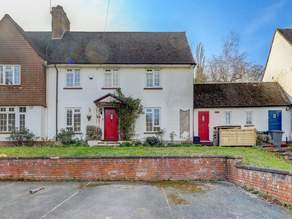 3 bed semidetached house for sale in Desborough Avenue, High