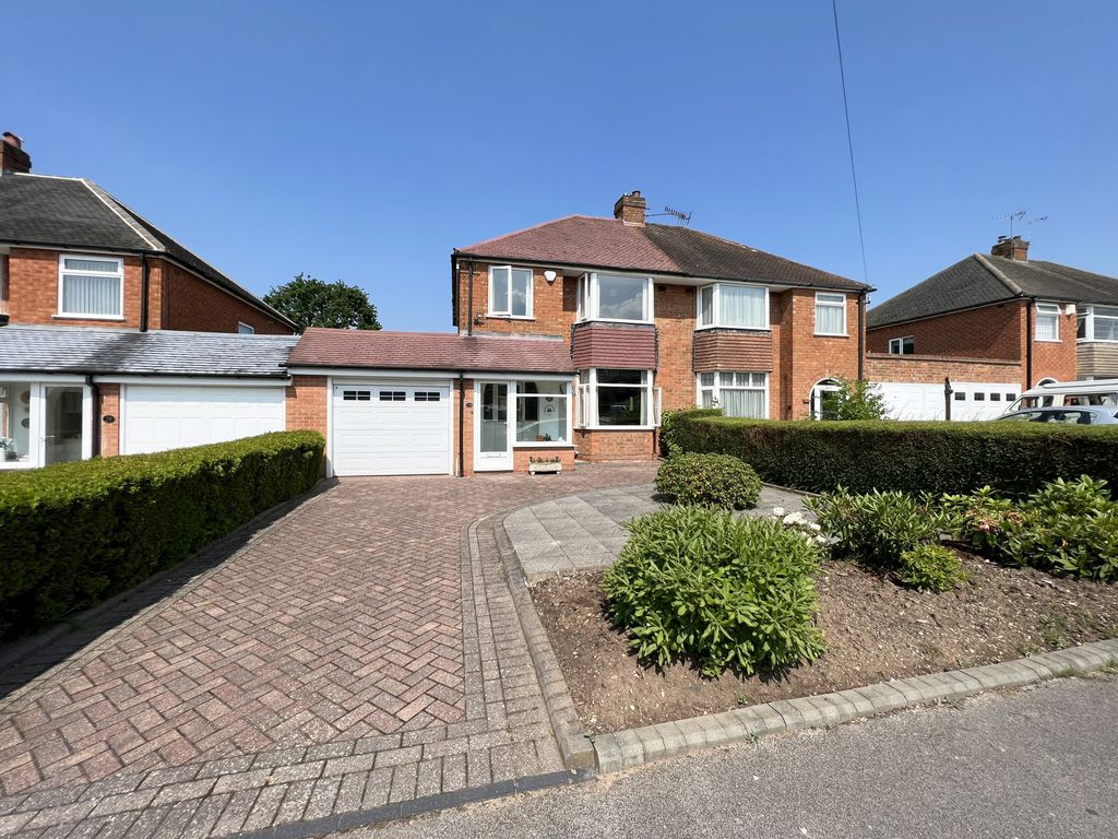 3 bed semidetached house for sale in Windsor Drive, Solihull B92, £
